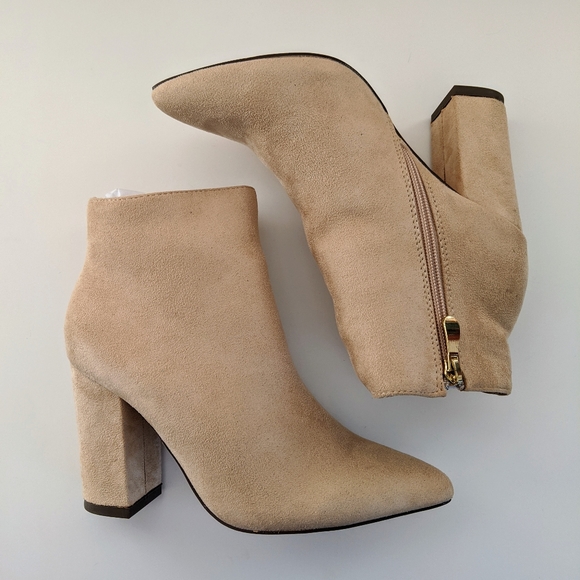 Liliana Shoes - NWOB Liliana Faux-suede Nude Booties Size 6